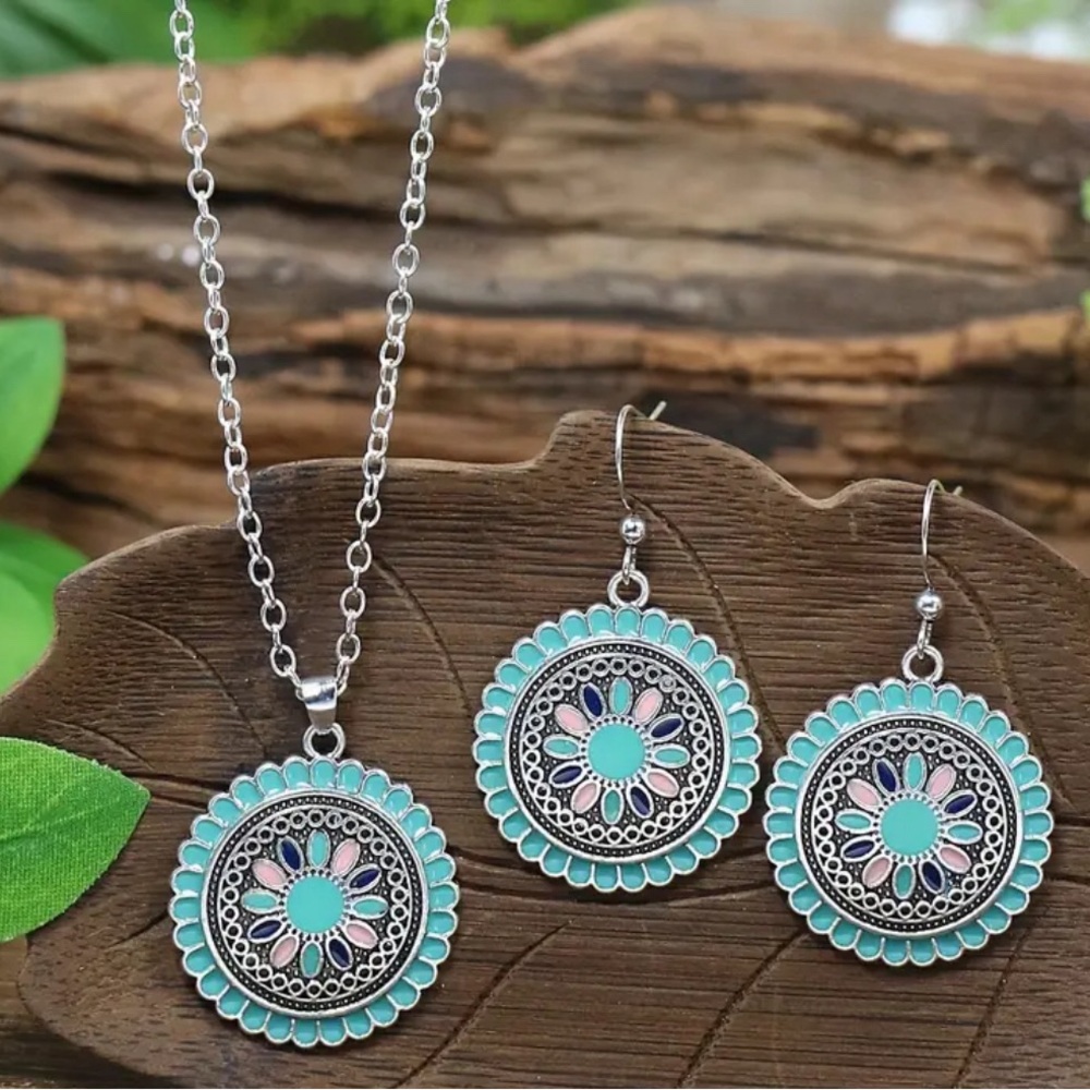 New in package necklace & earrings 3 pc set